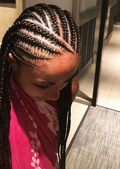 Feed in cornrows, close parting, seen from above